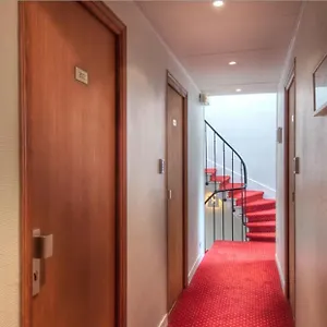Edgar Quinet 2* París